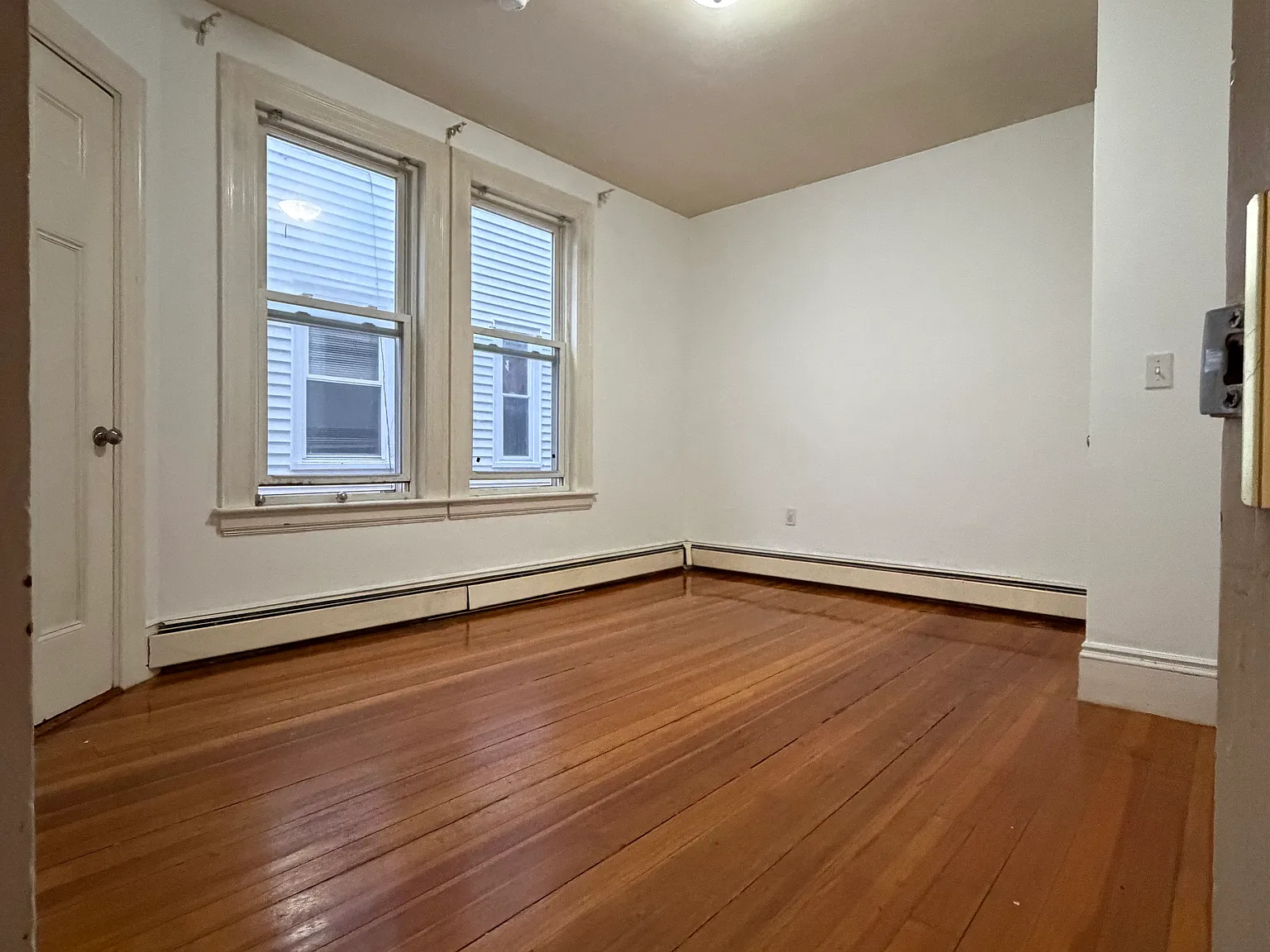 4 bed, 1400 sqft, $925 — Photo 1