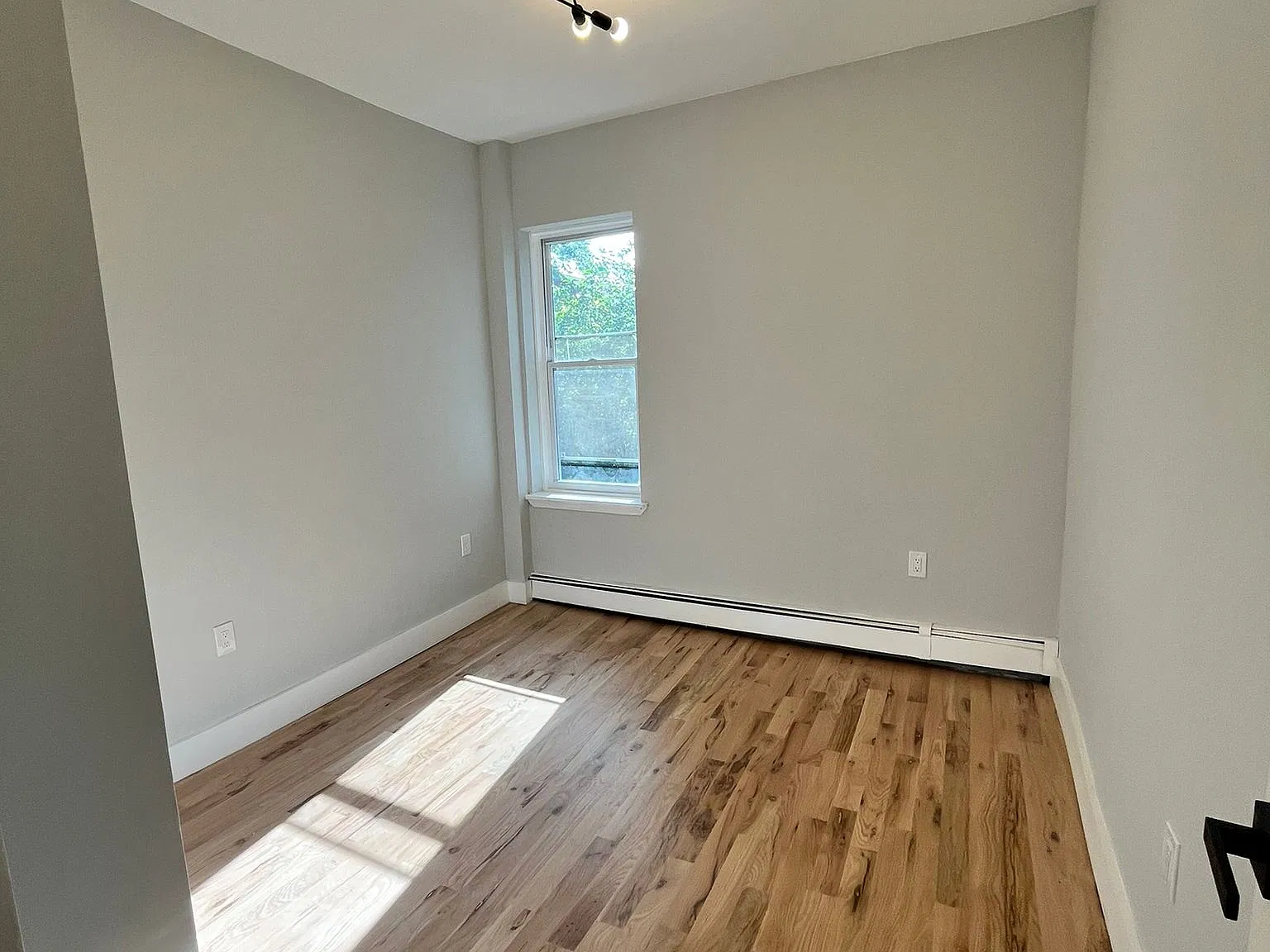 3 bed, 1100 sqft, $2,750 — Photo 4