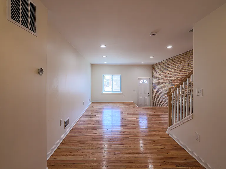 2729 E Monument St — Photo 14