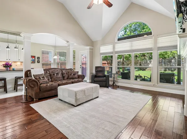 2220 Columbia Dr, Flower Mound, TX 75022