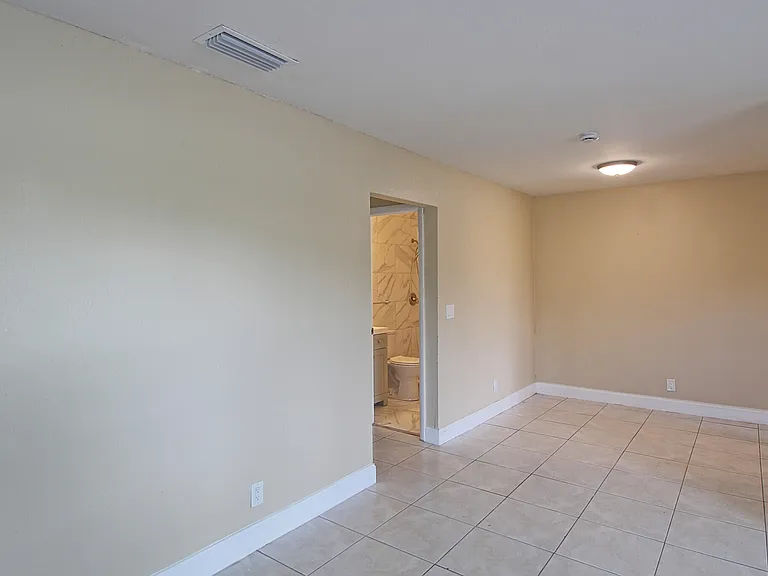 1045 Miami Blvd #A — Photo 7
