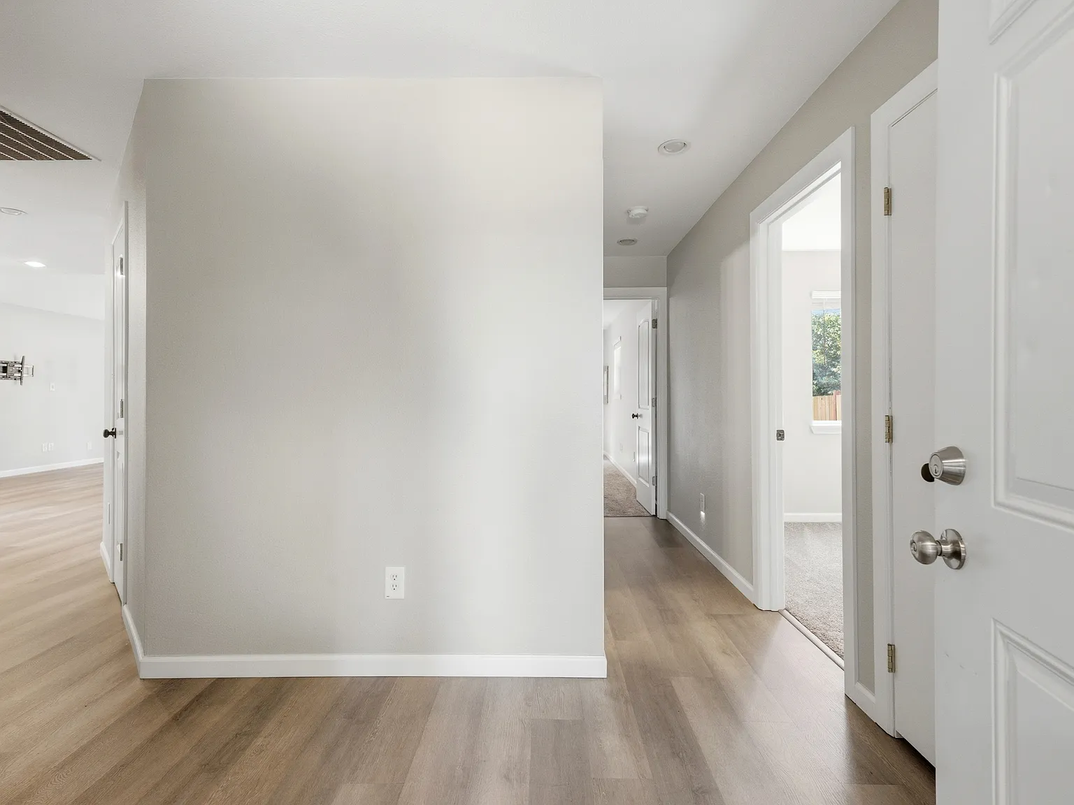 3 bed, 1264 sqft, $2,700 — Photo 3
