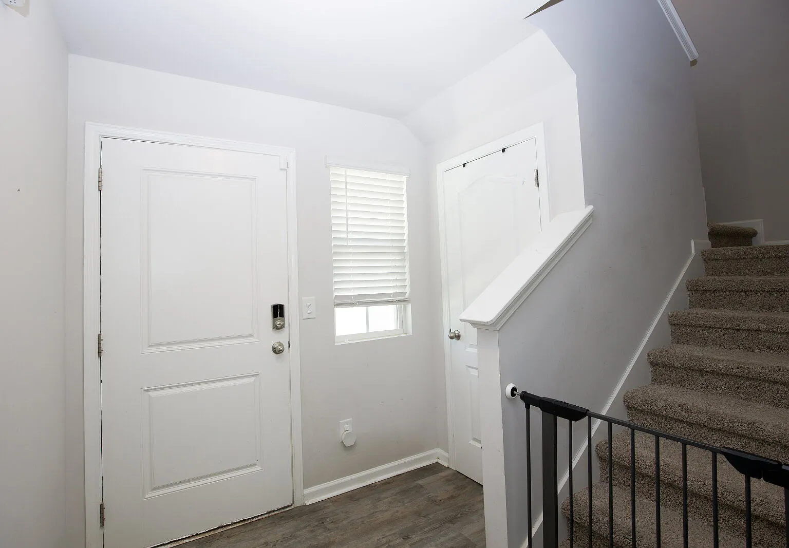 3 bed, 2.5 bath, 1744 sqft, $2,000 — Photo 4