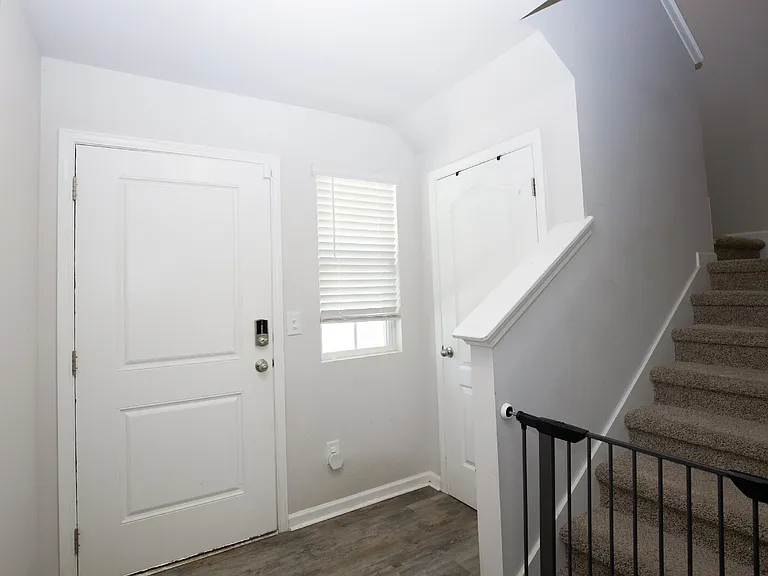 429 Century Ln — Photo 4