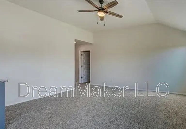 2405 S 28th Ter — Photo 7