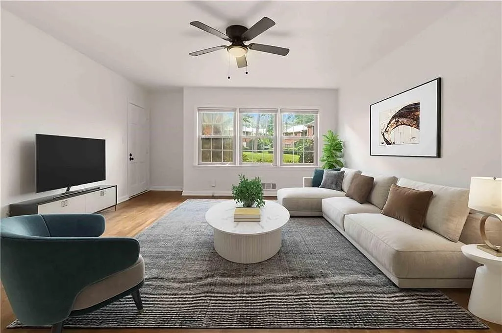 2 bed, 1.0 bath, 1010 sqft, $1,800 — Photo 1