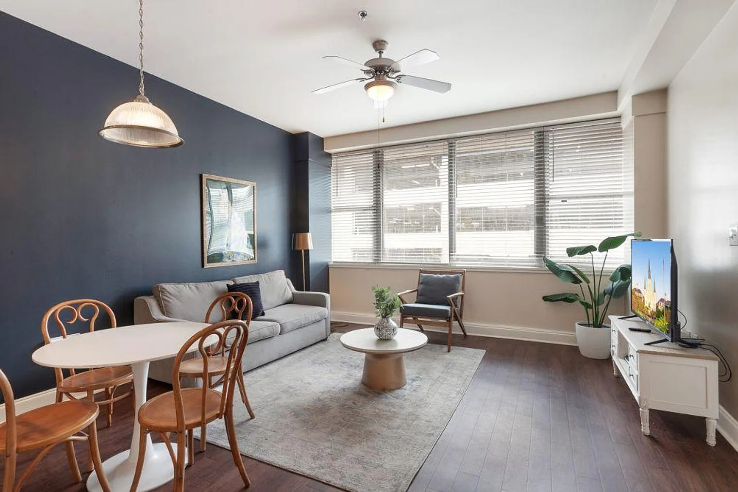 1 bed, 2.0 bath, 430 sqft, $4,401 — Photo 4