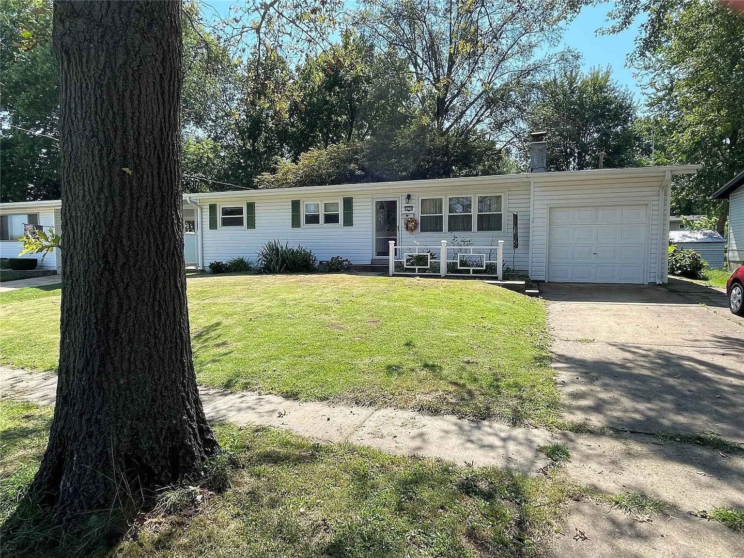 2270 Pheasant Dr photo 1