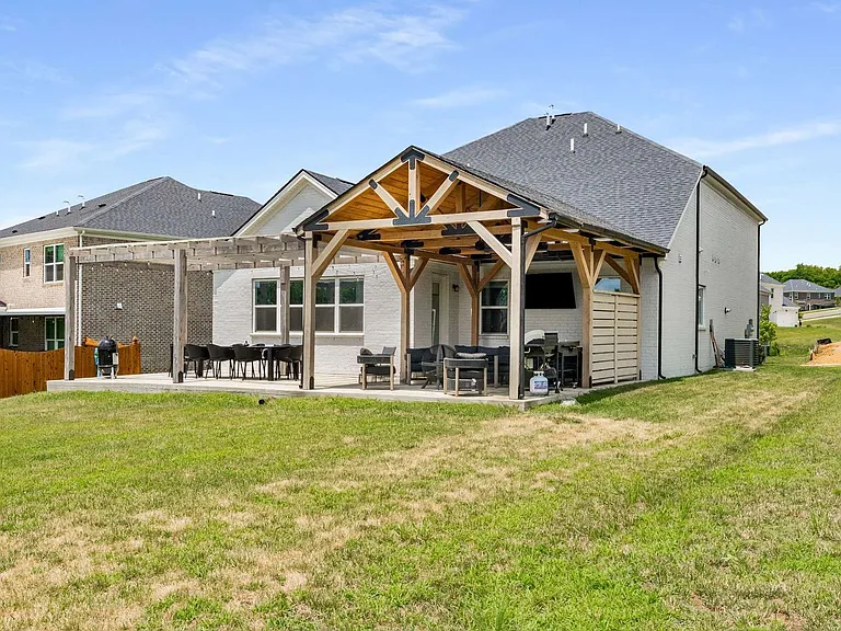 807 Cawthorn Ln — Photo 26