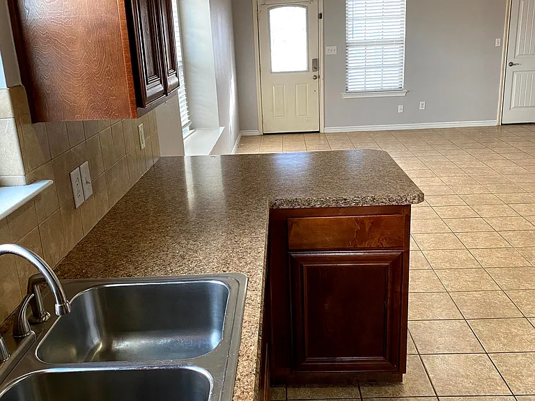904-906 Parkplace Rdg #906 — Photo 3