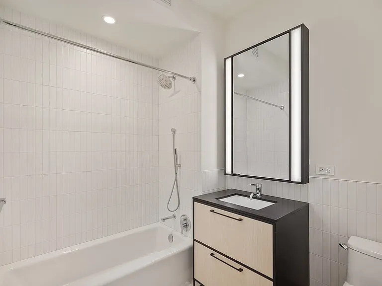 153-10 88th Ave #718 — Photo 11