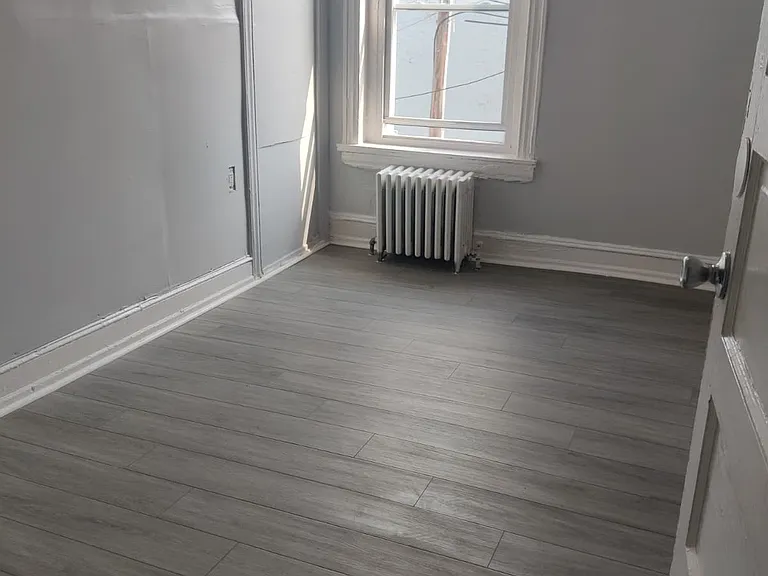 6401 Saybrook Ave — Photo 2
