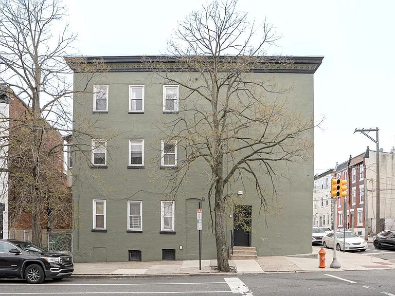 539 N 33rd St #1 — Photo 4