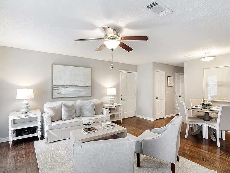 Lakeshore Pointe Apartment Homes — Photo 5