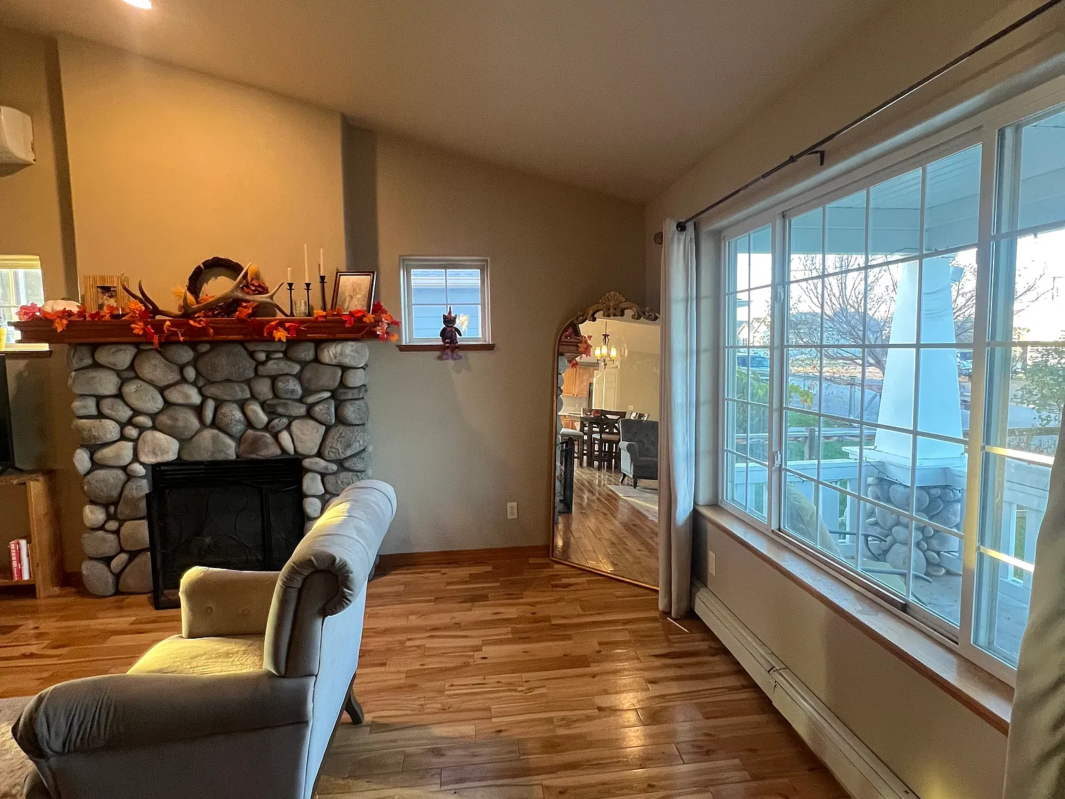 4 bed, 2282 sqft, $3,100 — Photo 3