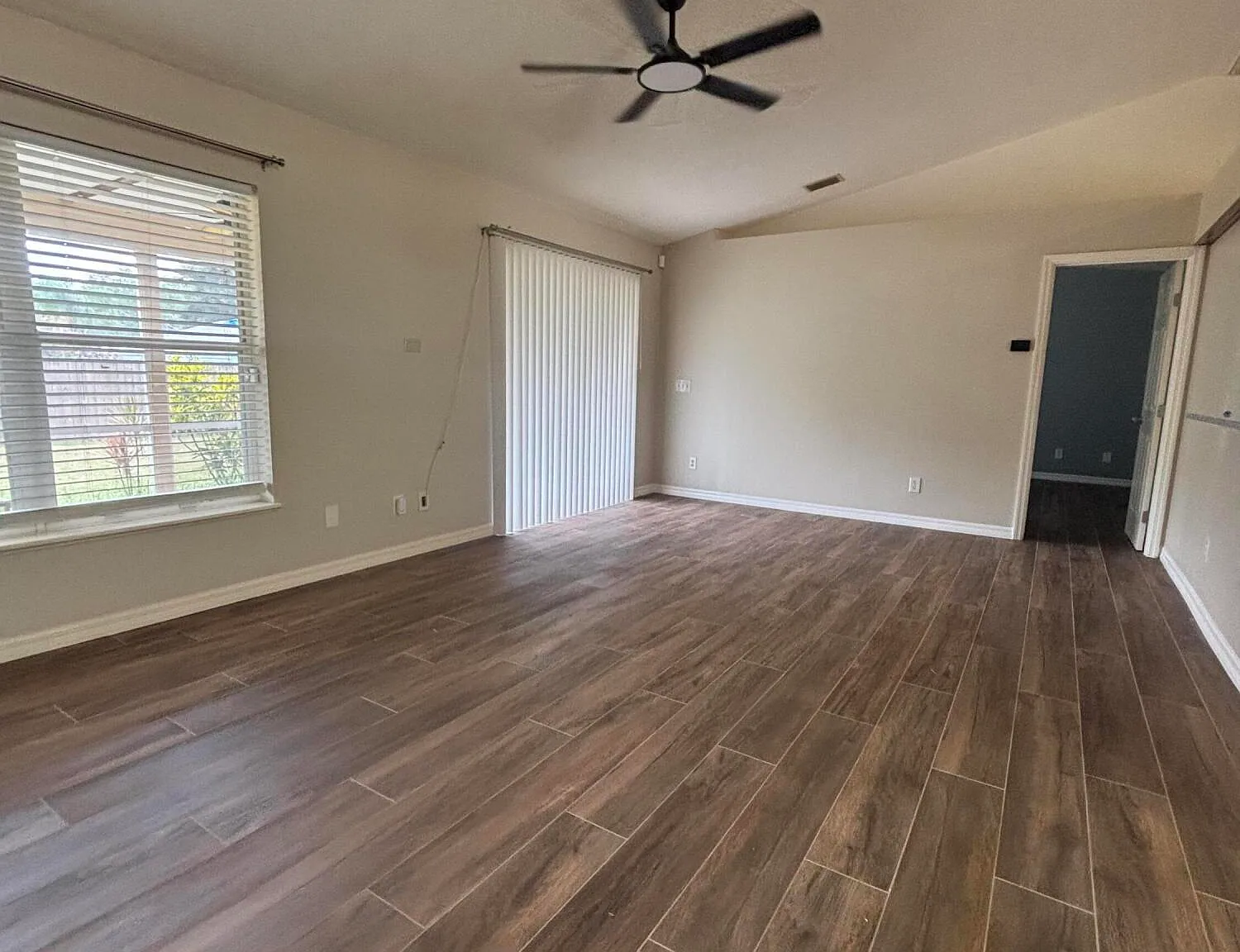 3 bed, 2.0 bath, 1427 sqft, $2,650 — Photo 4
