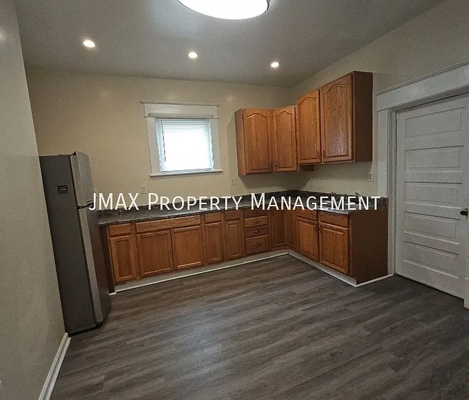910 Fairfax Ave NW — Photo 6