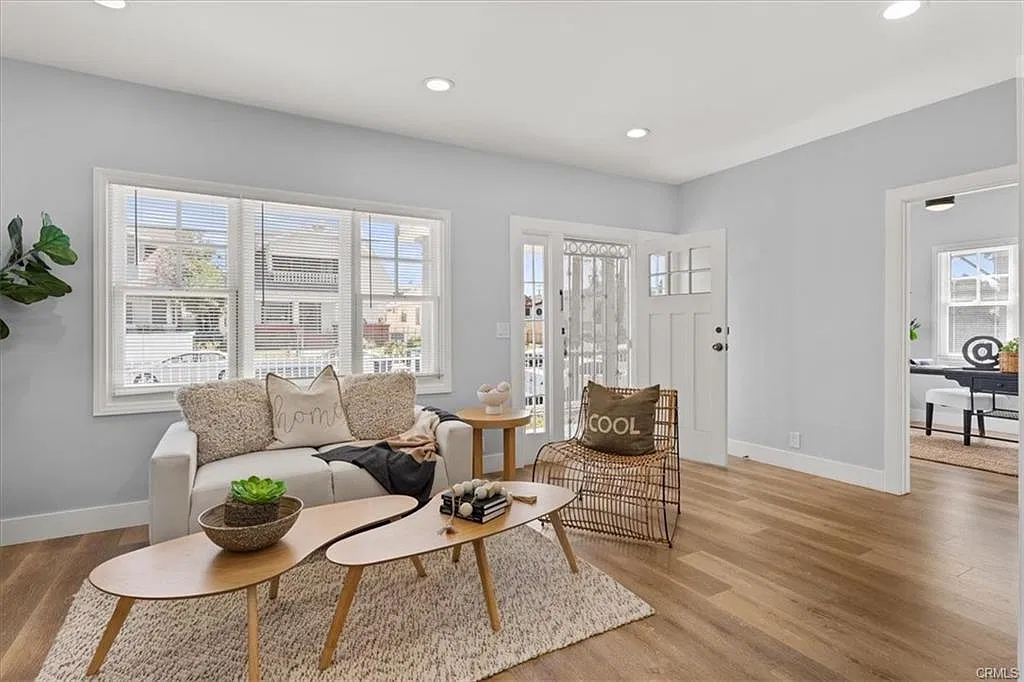 3 bed, 899 sqft, $3,250 — Photo 2