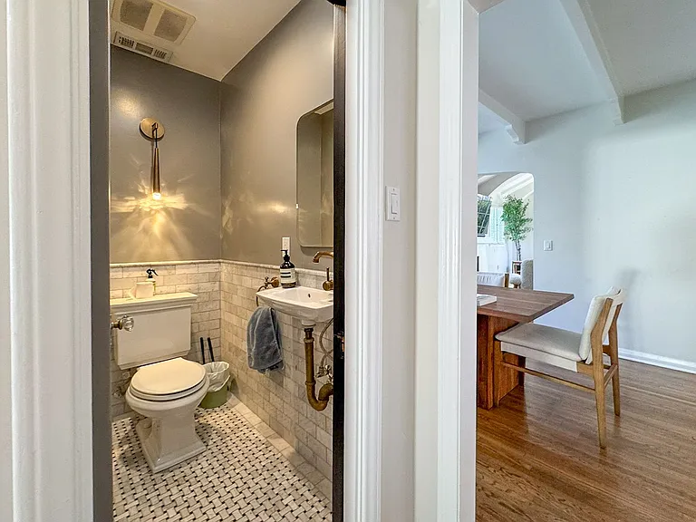 345 Westbourne Dr — Photo 16