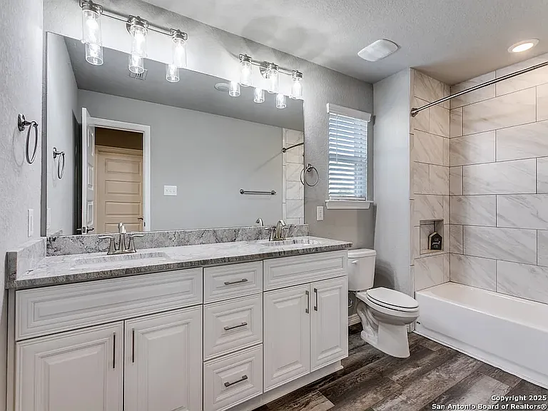 458 Seele St — Photo 11