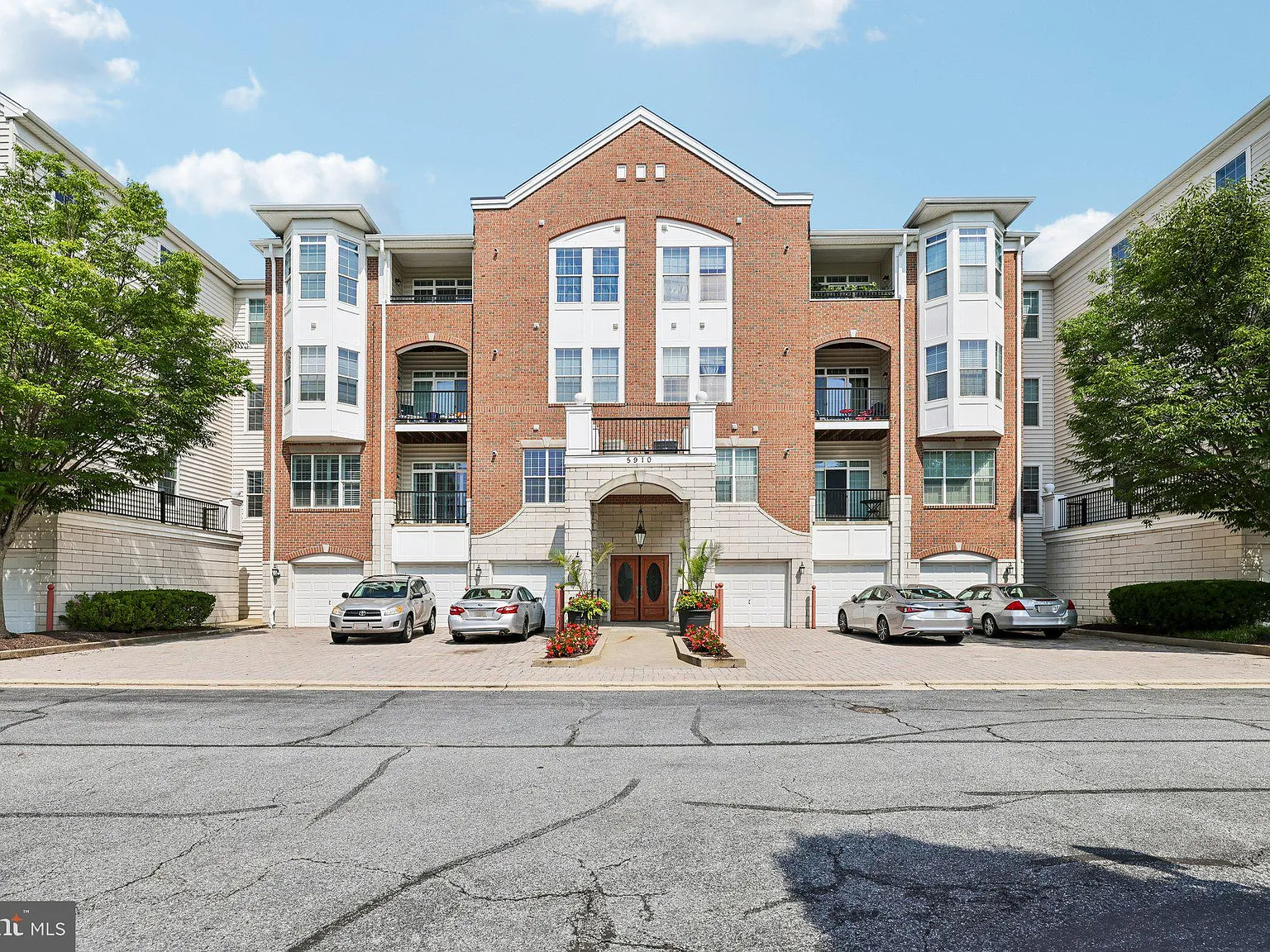 3 bed, 2.0 bath, 1600 sqft, $3,300 — Photo 1