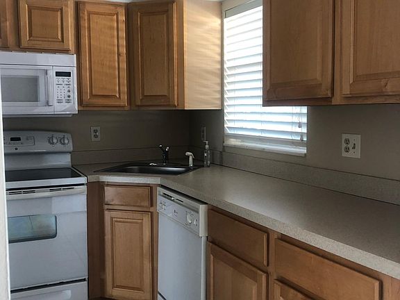 3rd image of 18081 SE Country Club Dr APT 4-39