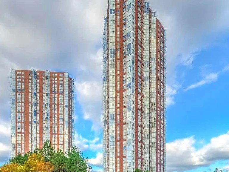 5 Concorde Pl #2510 — Photo 1