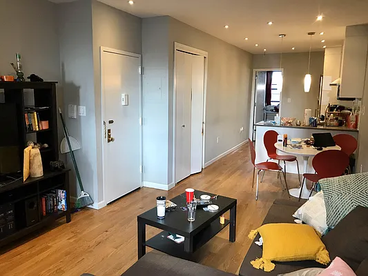 Rented by Voro, LLC | media 24