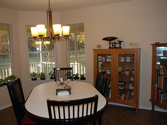 Kitchen - Eat-in Area