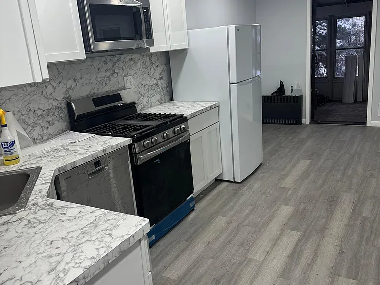 3748 Bayview Ave — Photo 5