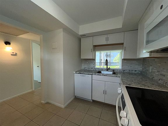 2nd image of 117 Royal Park Drive #2a