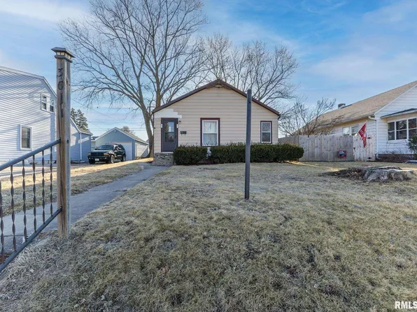 3011 N 3rd St, Clinton, IA 52732