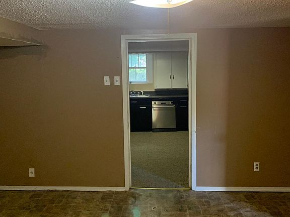 4th image of 811 N Henderson Ave