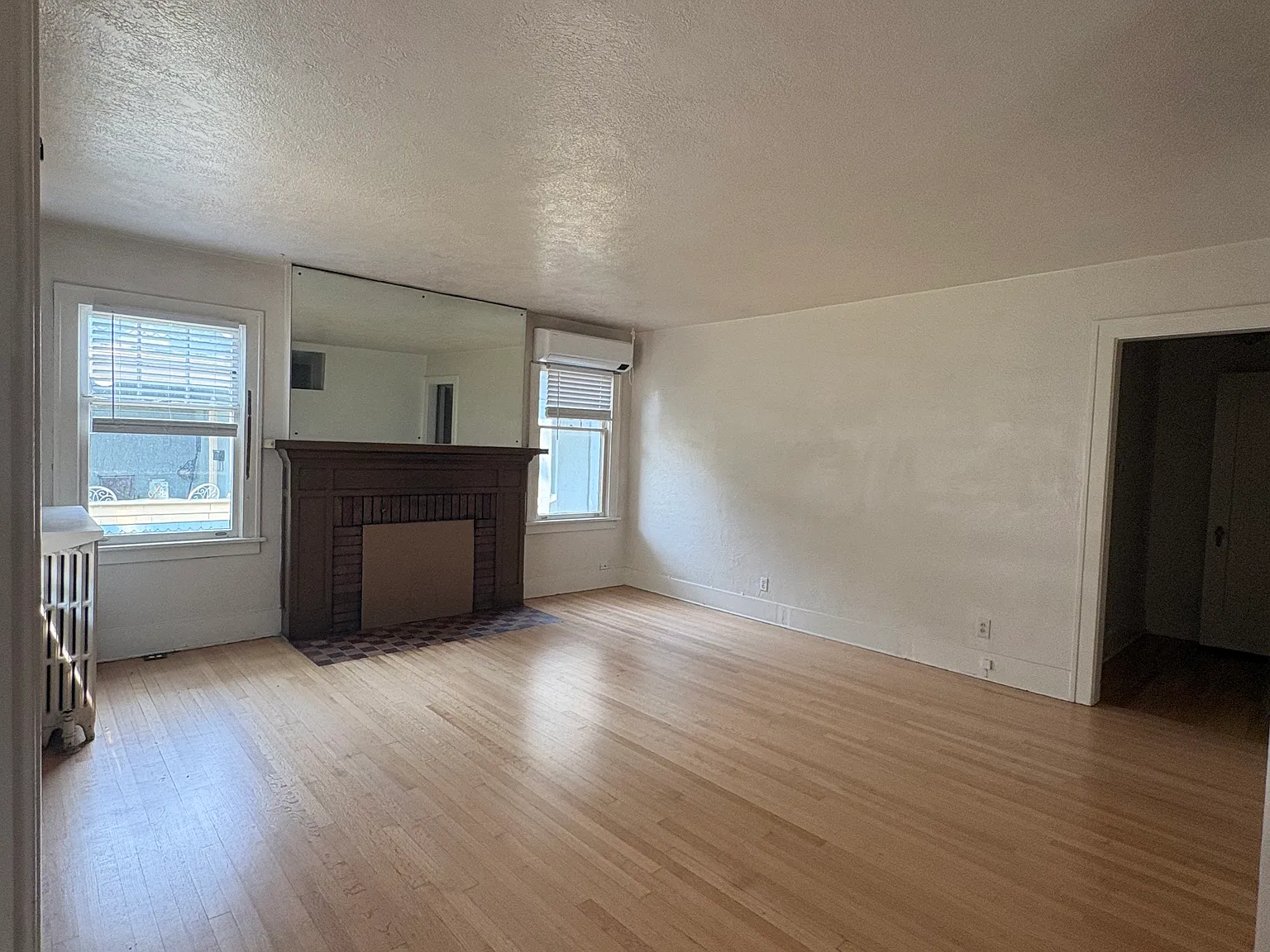 1 bed, 700 sqft, $1,600 — Photo 3