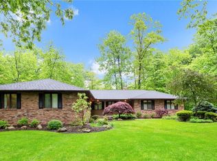 395 E Pioneer Trl, Aurora, OH 44202