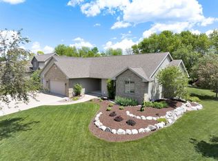 1017 Tana Ln, Menasha, WI 54952