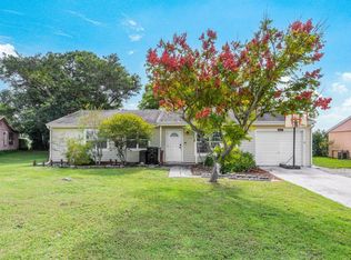 2037 SE Parkwood Cir, Port Saint Lucie, FL 34952