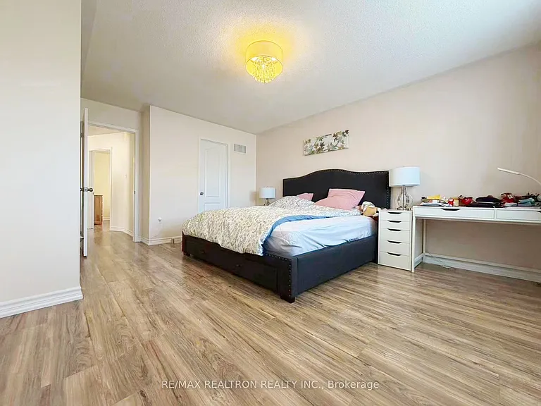 210 Old Colony Rd — Photo 14