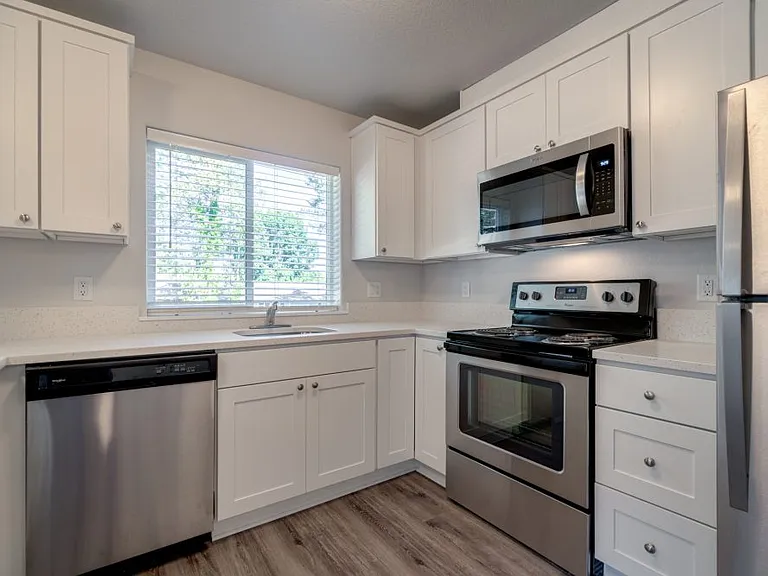 Riverbend Apartments — Photo 18