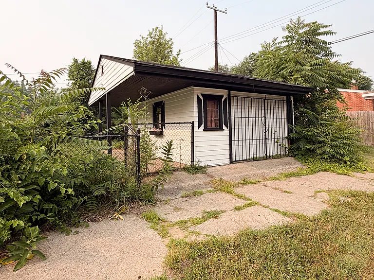 20400 Monica St — Photo 11