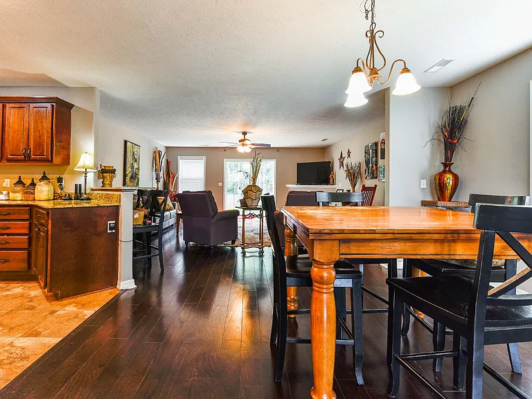 370 Southwoods Way — Photo 10