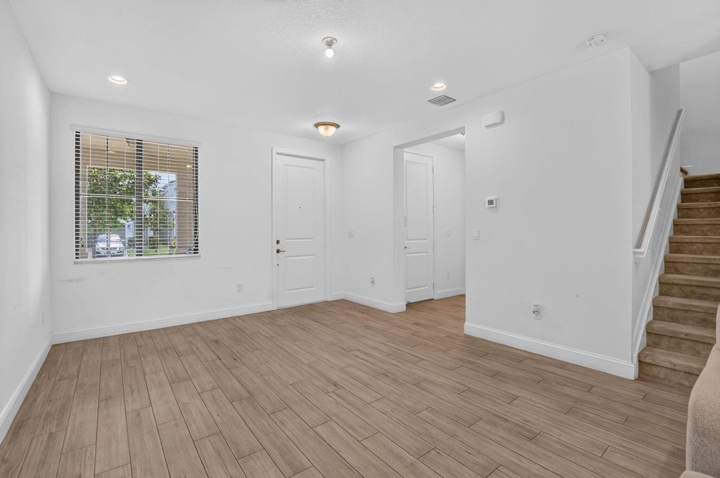 357 NW 36th Avenue, photo 7