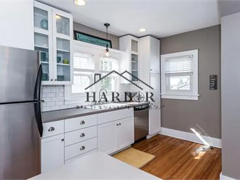 1124 2nd St NW — Photo 2