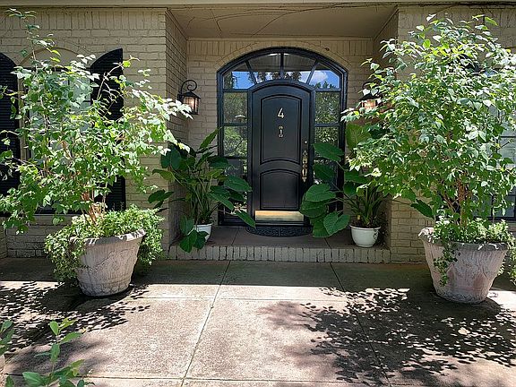 2nd image of 4 Stonegate Ct