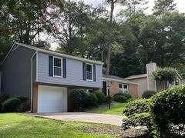 385 N Pond Trl, Roswell, GA 30076