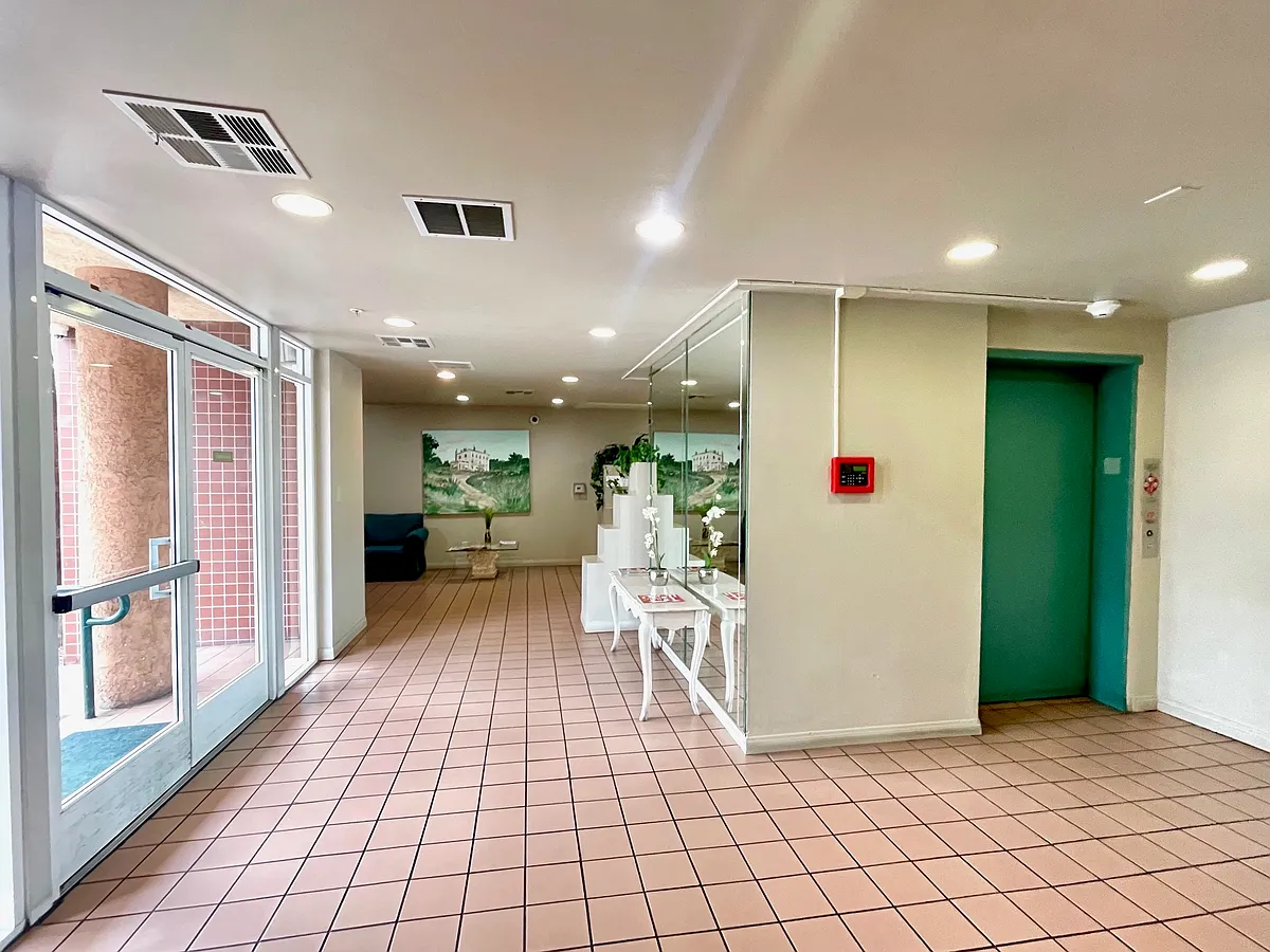 Building Photo - 11410 Brookshire Ave #404