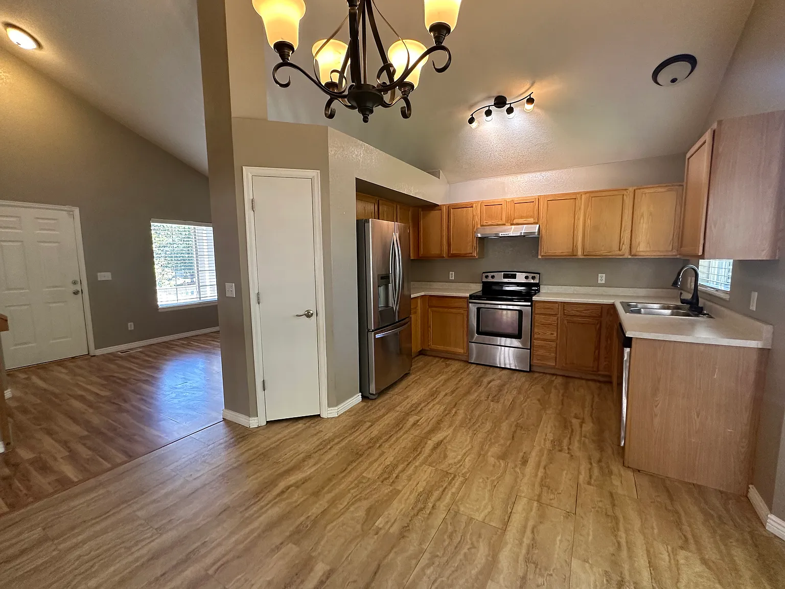 3 bed, 2.5 bath, 1838 sqft, $2,900 — Photo 4