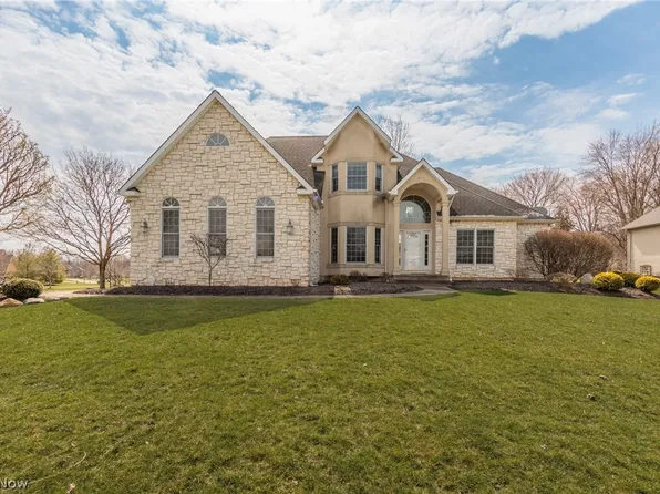 4785 Valleybrook Dr, Brecksville, OH 44141