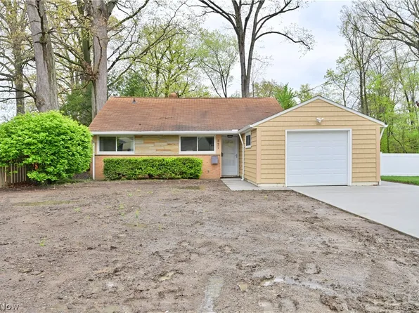 527 Woodlane Dr, Bay Village, OH 44140