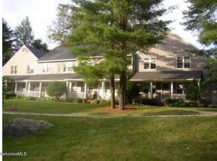 880 East St APT 19D, Lee, MA 01238